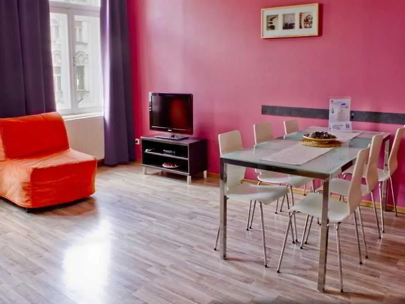 Royal Court Legerova Hotell Prag 3*,